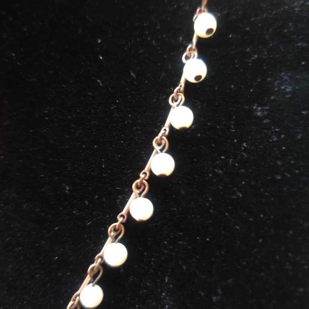 Kerri Linden faux pearl necklace - Picture 3 of 7
